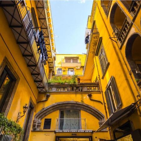 Appartamenti San Gregorio Armeno Наполи Екстериор снимка